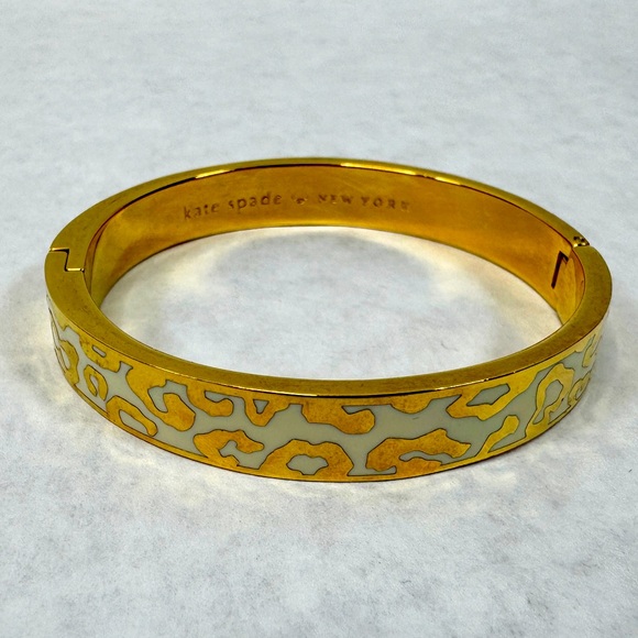 KATE SPADE Changing Spots White & Gold Leopard Hinged Bangle Bracelet - Picture 3 of 5